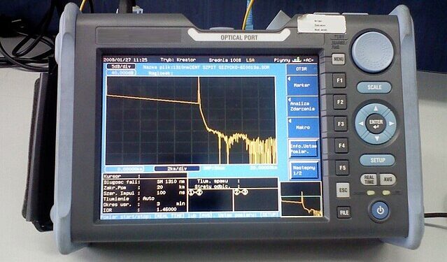 Maximize os testes de fibra óptica com o OTDR: procedimentos e equipamentos de alto desempenho