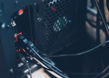 Eficiência Energética com Servidores de Fontes Certificadas 80PLUS